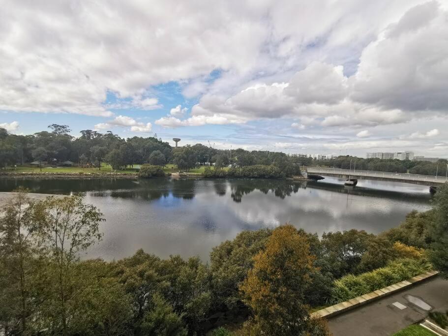 Lakeview Luxury 3bedrooms Wolli Creek Close To Airport Cbd Apartment