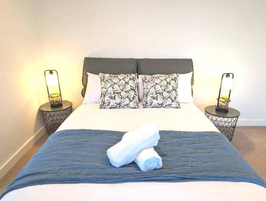 Lakeview Luxury 3bedrooms Wolli Creek Close To Airport Cbd Apartment Sydney